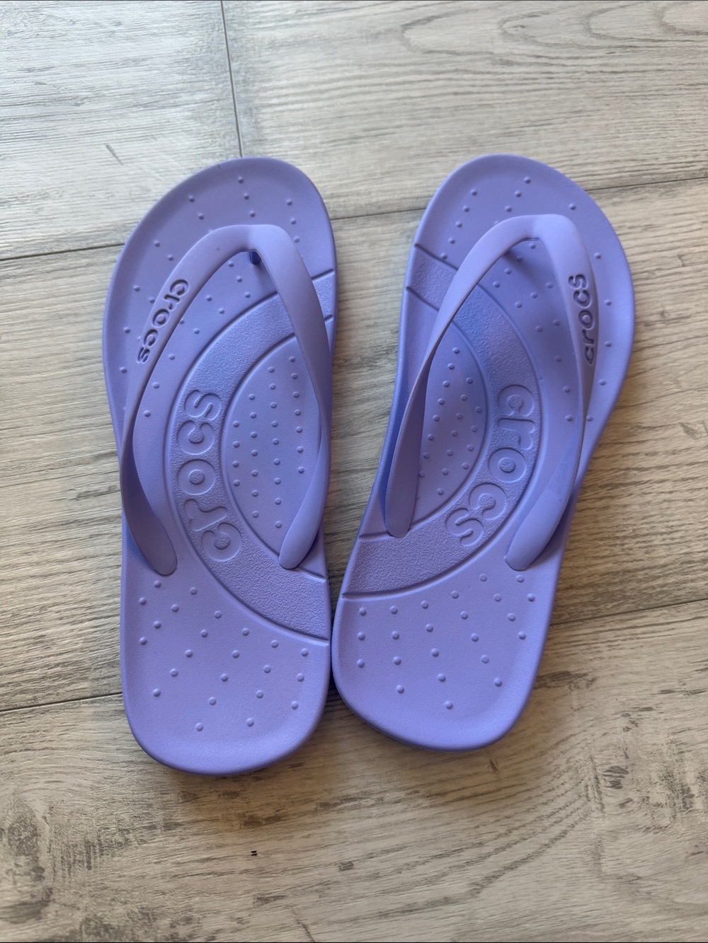 CROCS women’s Lavender Purple Flip Flop Sandals